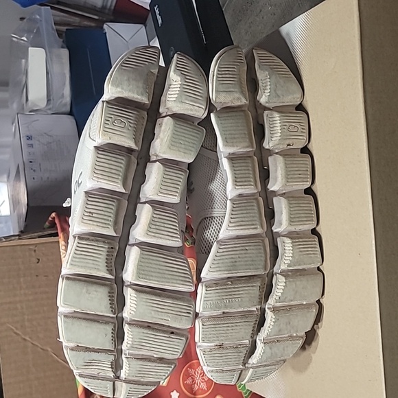 On Cloud 5 White Running Shoes Sneakers Athleisure Size 6 Women's - Picture 6 of 9